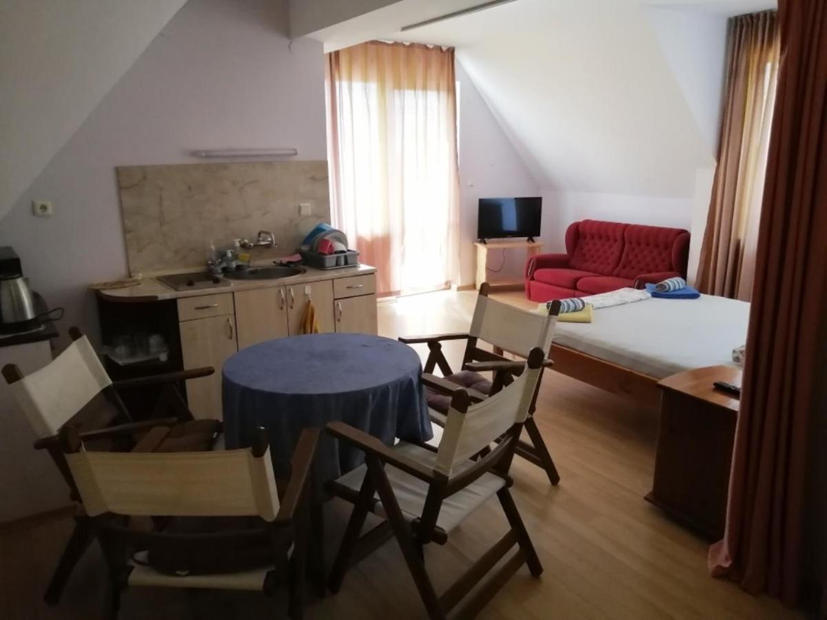 Guest House "Zora - Sarafovo" 부르가스 외부 사진