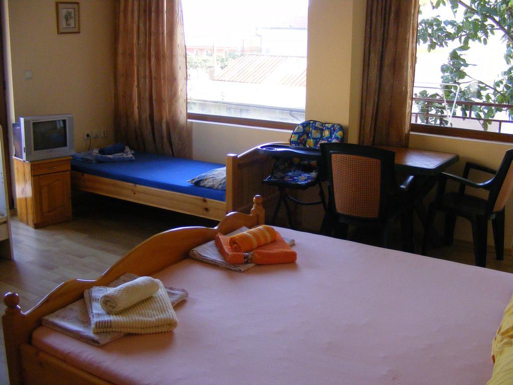 Guest House "Zora - Sarafovo" 부르가스 외부 사진